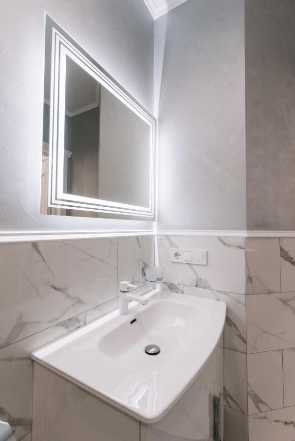 Royal Tower Vip Smart Apartments 1 Kiev Exterior foto